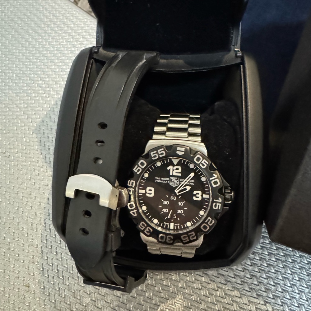 TAG Heuer Formula 1 Grande Date Quartz Watch - Picture 3 of 6